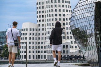 Media harbour, Düsseldorf, Gehry buildings, Neuer Zollhof, tourists, North Rhine-Westphalia,