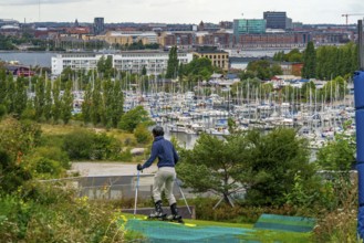 CopenHill, waste incineration plant and artificial ski slope, skiing with a view of Margretheholms