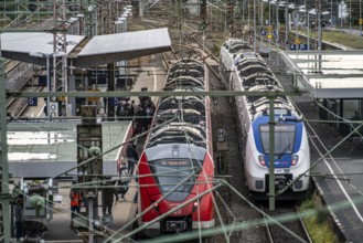 S-Bahn station Wuppertal-Elberfeld, platforms, local train, Wuppertal, North Rhine-Westphalia,