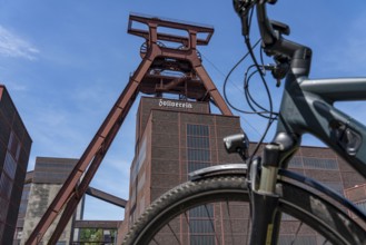 Cycling in the Ruhr region, by bike, e-bike, at the Zollverein Coal Mine Industrial Complex World