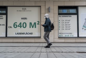 Vacant shop premises, for rent, advertising in the shop windows, in the new Schlossstraße city