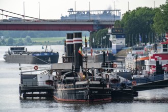 Vincke Canal, cargo ships, museum ships, harbour district Duisburg-Ruhrort, North Rhine-Westphalia,