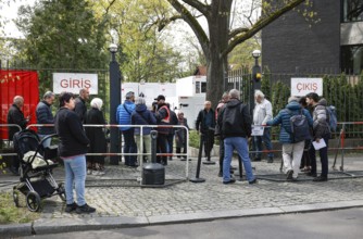 Queue in front of the Turkish Consulate General. Turkish citizens entitled to vote in Germany can