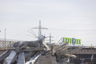 Demolition of the old shopping centre in Dresden-Nickern by the investor Krieger. The new building