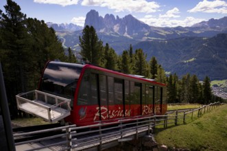 Funicular railway to the Rasciesa, Resciesa, Val Gardena, Trentino, South Tyrol, Italy, Europe