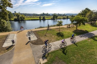 Ruhr Valley cycle path, Ruhr, cycle and pedestrian path, in Essen-Steele, Essen, North