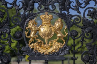 Golden coat of arms with unicorn and lion, Royal Botanic Gardens (Kew Gardens), UNESCO World