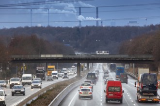 Motorway A3 between Opladen and Leverkusen, rainy weather, autumn, heavy traffic, in the background