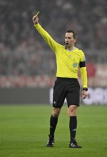 Referee Benjamin Brand shows yellow card, yellow, caution, Allianz Arena, Munich, Bayern, Germany,