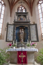 Renaissance high altar from 1611 with the Pietà and the Madonna of the Crescent Moon with crowning