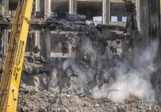 Construction site on Haroldstraße, demolition of a former office building, after complete gutting