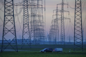 Extra-high-voltage lines, 380 KV, power line, wind turbine, the electricity comes from the Rhenish