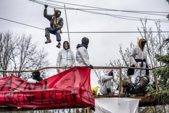 2nd day of the eviction of the Lützerath hamlet, occupied buildings of the former farm, by climate