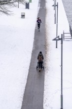 Winter in the city, cleared riverside path on the Main, jogger, Frankfurt, Hesse, Germany, Europe