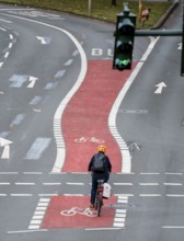 The new environmental lane on Schützenbahn street in Essen city centre, cyclists and buses have