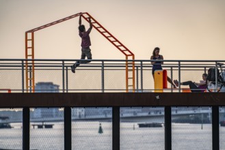 Leisure facilities in Copenhagen harbour, Bølgen afslapningsanlæg, jetties with bathing areas,