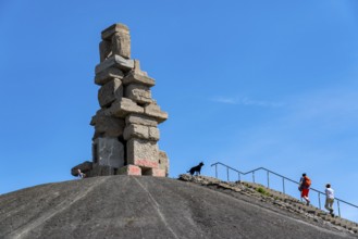 Rheinelbe spoil tip in Gelsenkirchen, 100 metre high spoil tip, landscape park, with the sculpture