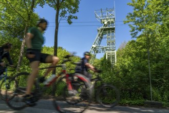 Cycling along the Ruhr, on Lake Baldeney in Essen, headframe of the former Carl Funke colliery,