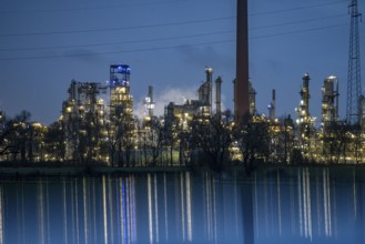 Ruhr oil refineries in Gelsenkirchen, Scholven, North Rhine-Westphalia, Germany, Europe