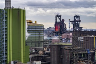 Duisburg-Bruckhausen steel site, ThyssenKrupp Steel, front, green, Hamborn gas-fired cogeneration