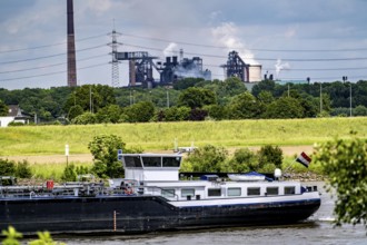 Hüttenwerke Krupp-Mannesmann, HKM in Duisburg-Hüttenheim, 2 blast furnaces, Rhine near