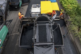 Renewal of the road surface on the A40 motorway between the Kaiserberg junction and Mülheim-Heißen,