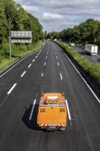 Marking work after the renewal of the road surface on the A40 motorway between the Kaiserberg