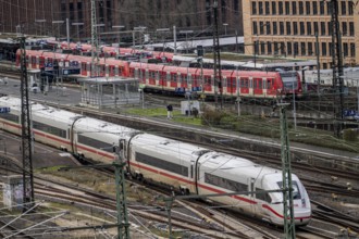 Railway station, Cologne Messe/Deutz, platforms, railway tracks Cologne, North Rhine-Westphalia,