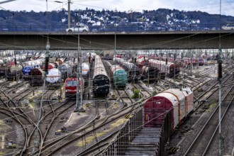 The Hagen-Vorhalle marshalling yard, one of the 9 largest in Germany, is located on the