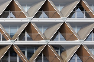 Façade with honeycomb structure, office building The Cradle by HPP Architekten, innovative timber