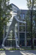 Walking Man, monumental sculpture by Jonathan Borofsky made of steel and plastic, pedestrian,