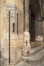 The three measures of length: shoe, cubit and fathom on the staircase portal of the Old Town Hall