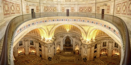 Church of Santa Engracia converted into National Pantheon, Central crossing and naves polychromed