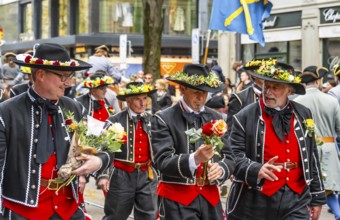 Parade of historically costumed guild members, Wollishofen Guild, Sechseläuten or Sächsilüüte,