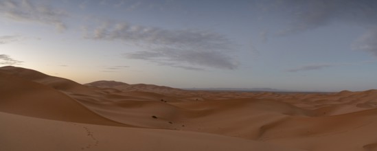 Sunrise in the desert, dunes, Erg Chebbi, Sahara, Merzouga, Morocco, Africa