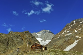 Bietschhorn hut of the Academic Alpine Club of Bern AACB, Bietschhorn summit at the rear,