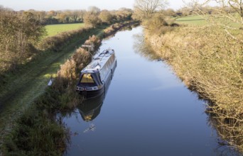 Narrowboat on Kennet and Avon canal, Woodborough, Wiltshire, England, UK