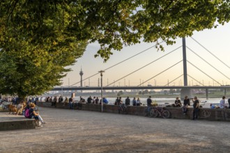 Rhine promenade on Joseph-Beuys-Ufer, view of Oberkassler Bridge, Fortuna Büdchen, kiosk on the