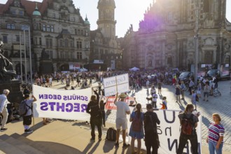 Election campaign event of the Sahra Wagenknecht BSW alliance on Dresden's Schlossplatz.