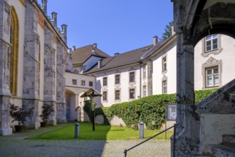 Palais Enzenberg, with parish church of the Assumption of the Virgin Mary, Schwaz, Inntal, Tyrol,