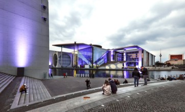 View of the Marie Elisabeth Lüders House. As darkness falls, a film, light and sound projection