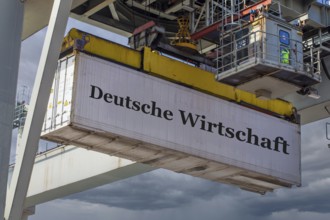 DEUTSCHE WIRTSCHAFT lettering on a shipping container (Composing)