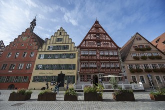 Historic medieval inns, on the left the former Ratstrinkstube, Gasthaus Zur Glocke and Deutsches