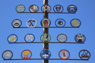 Sign of craftsmanship on the maypole, tradition, customs, Alter Schulplatz, Hemmingen, Ludwigsburg