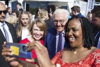 Elke Büdenbender (woman of the Federal President) and Frank-Walter Steinmeier (President of the