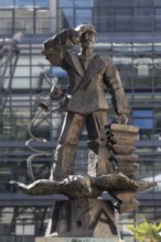 Hans Albers statue, bronze sculpture by sculptor Jörg Immendorf, Düsseldorf Media Harbour,