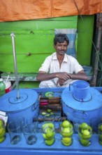 Limbu Pani Wallah or lemon juice seller, Calcutta or Kolkata, West Bengal, East India, India, Asia