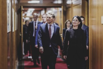 (R-L) Annalena Bärbock (Alliance 90/The Greens), Federal Foreign Minister, and Radoslaw Sikorski,