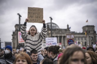 150, 000 people gather around the Bundestag in Berlin to build a human wall against the shift to