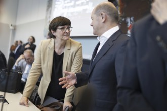 Olaf Scholz (SPD), Federal Chancellor speaks with Saskia Esken, Federal Chairwoman of the SPD,